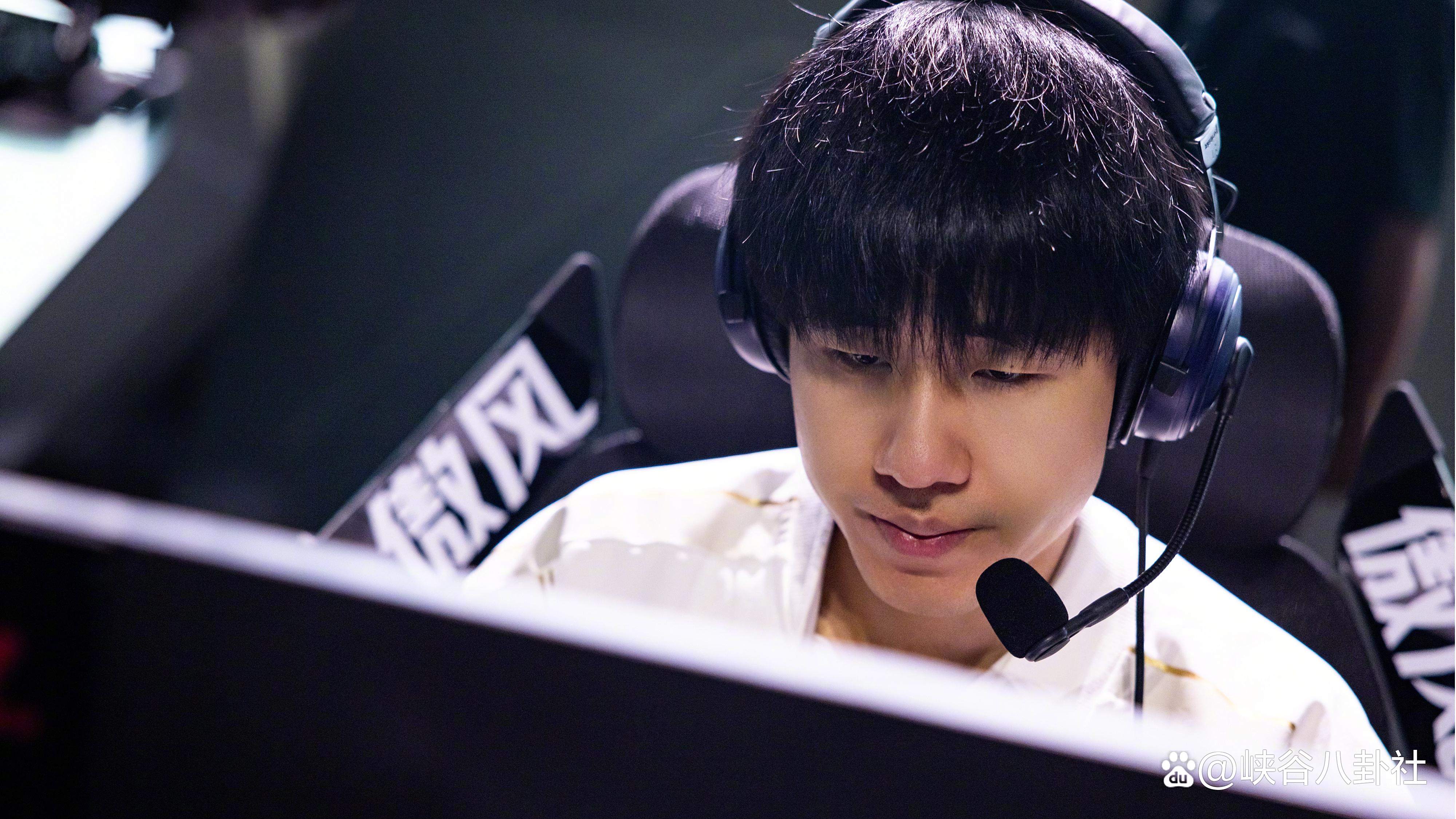 Rookie官方宣布反败为胜新规，曼联引发争议！热度持续攀升