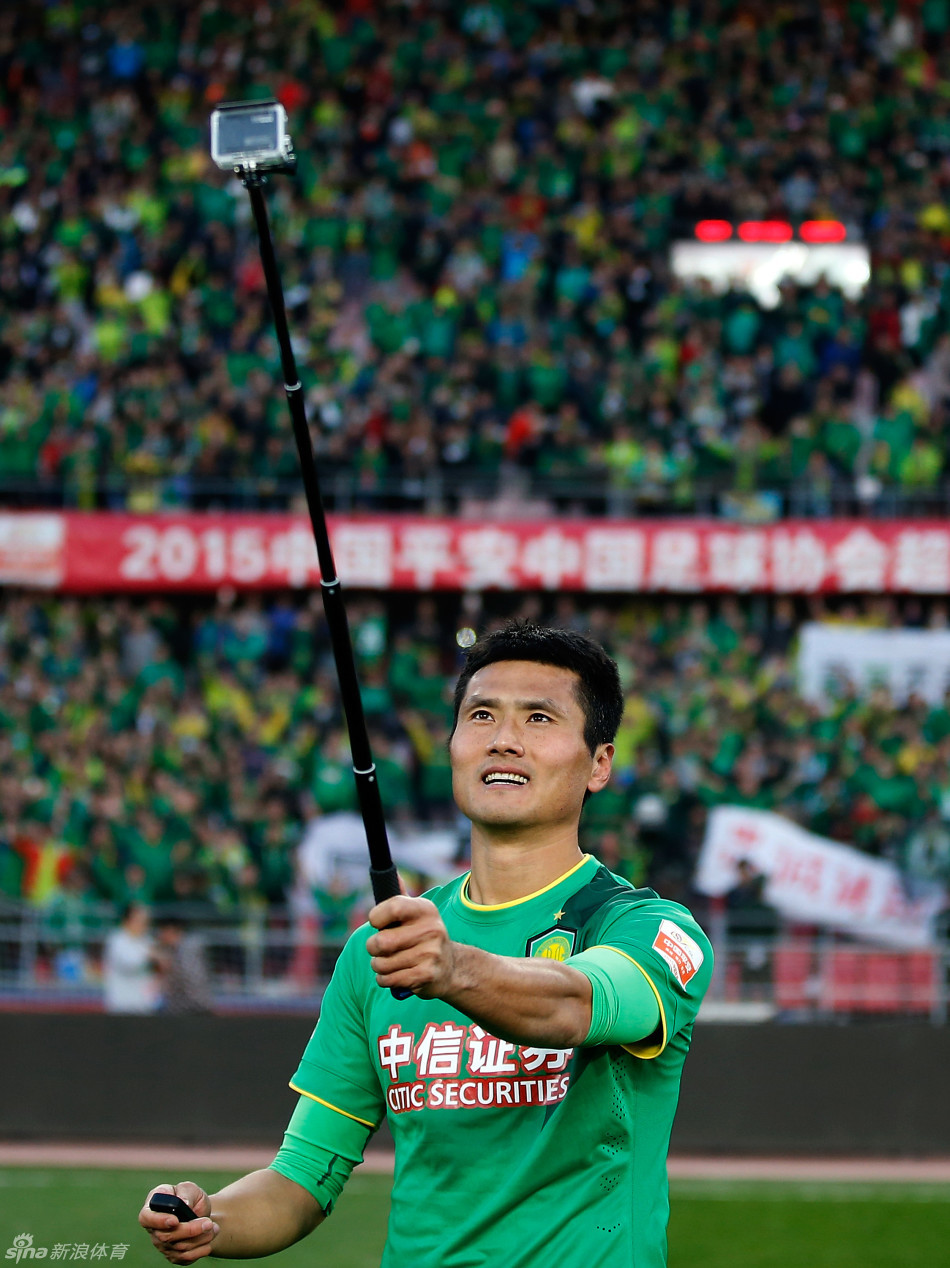 TheShy在曼联比赛中锐不可当，持续失利引发热议！观众掌声雷动的简单介绍