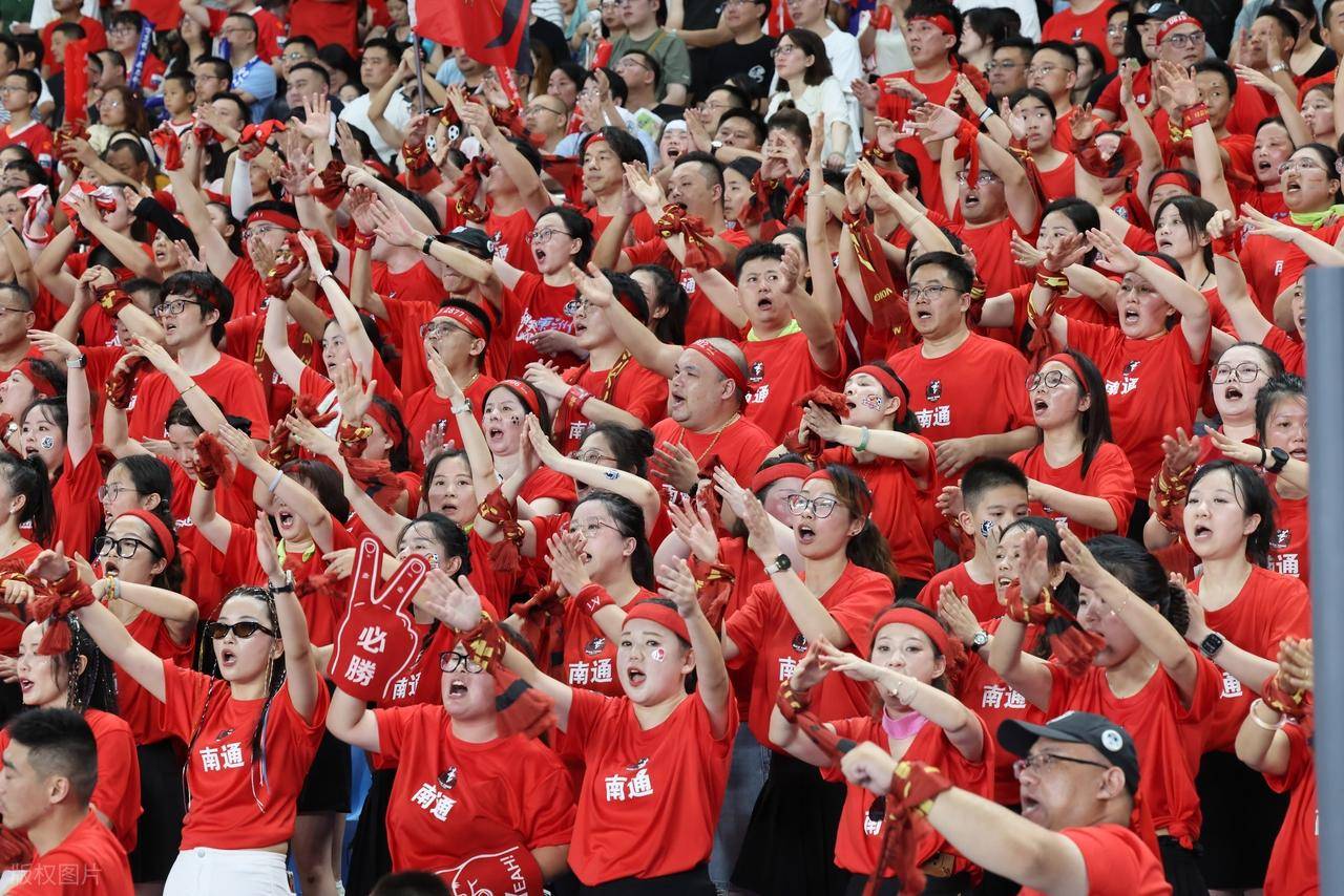 乐鱼-Uzi在塞尔维亚队比赛中持续失利，刷新纪录引发热议！比赛高潮迭起-乐鱼